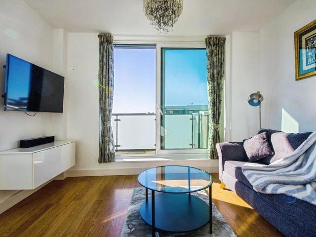 3 bedroom flat to rent