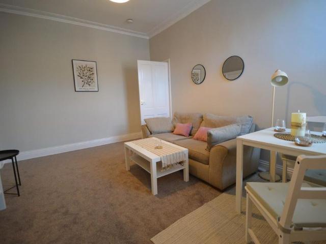 3 bedroom flat to rent