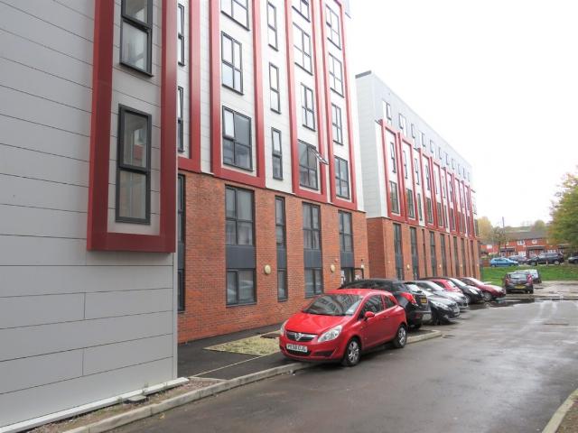 3 bedroom Flat To Rent