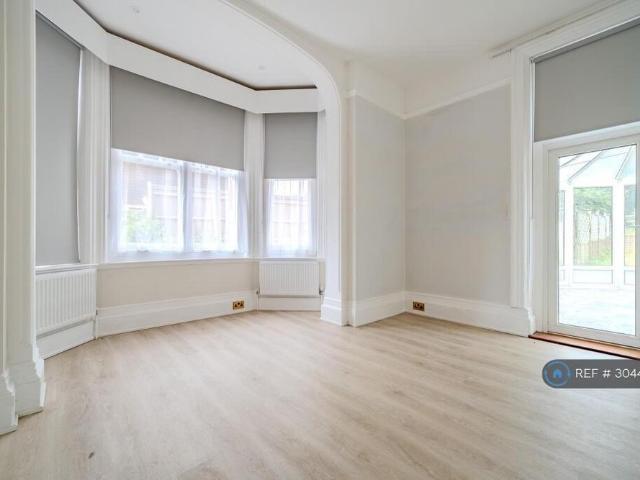 3 bedroom flat to rent