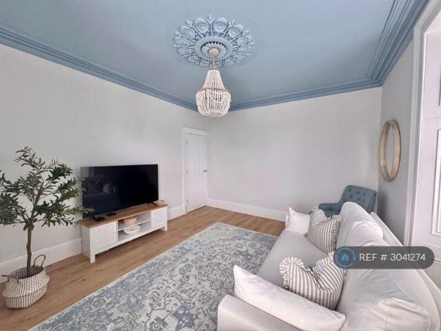 3 bedroom flat to rent