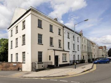 3 bedroom flat to rent