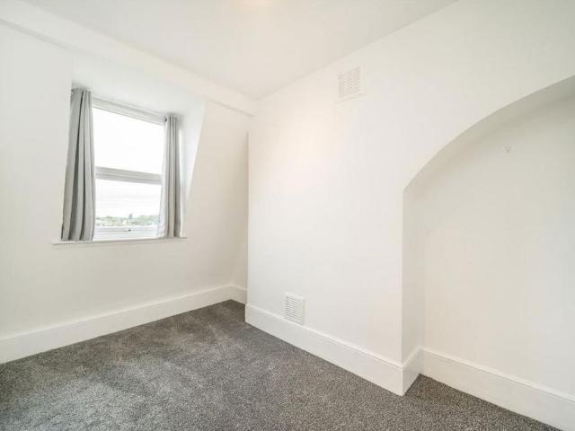 3 bedroom flat to rent