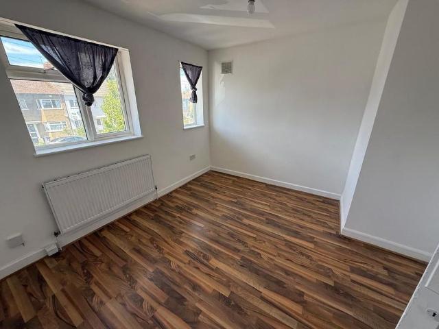 3 bedroom flat to rent
