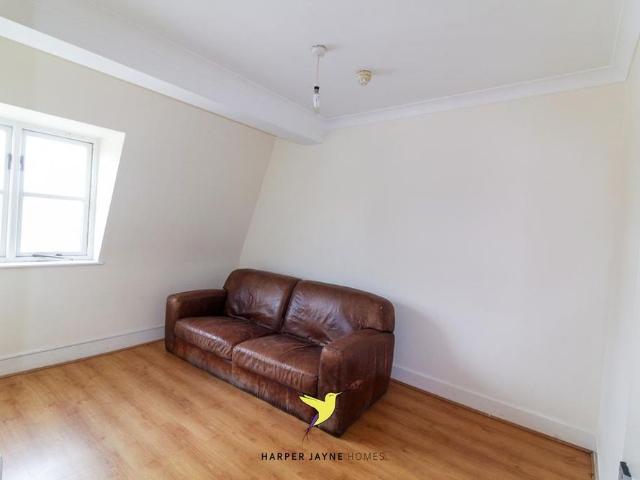 3 bedroom flat to rent