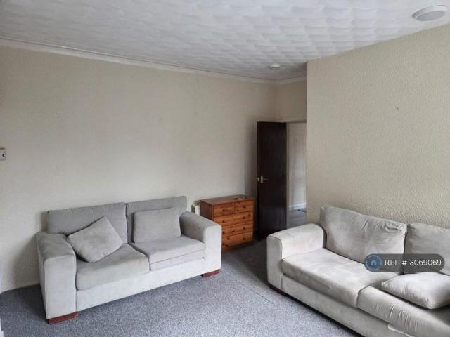 3 bedroom flat to rent