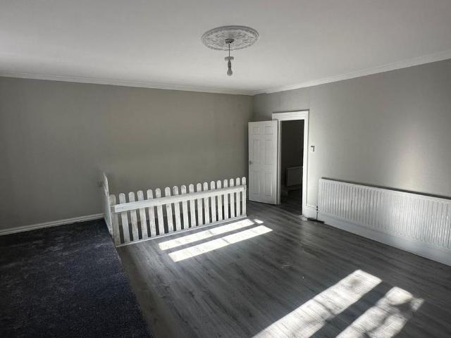 3 bedroom flat to rent