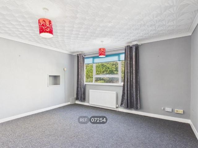 3 bedroom flat to rent