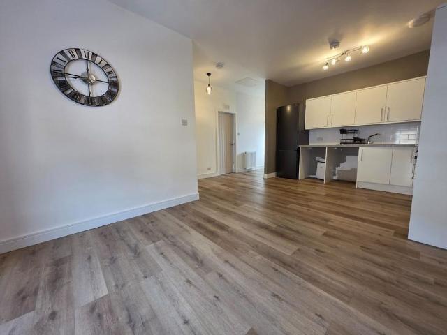 3 bedroom flat to rent