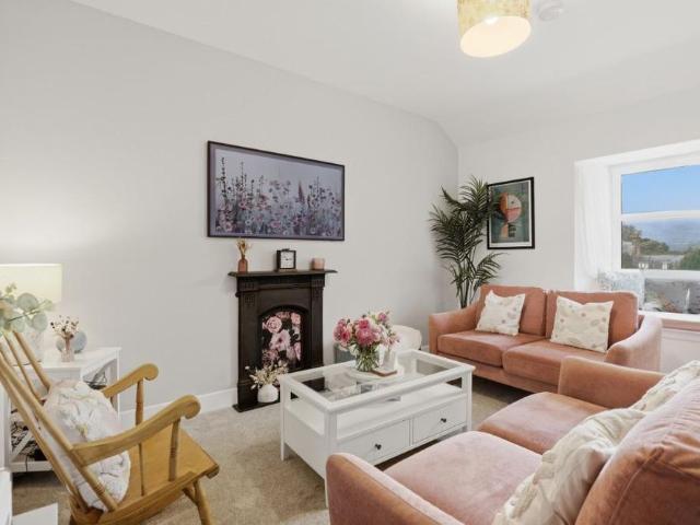 3 bedroom flat to rent