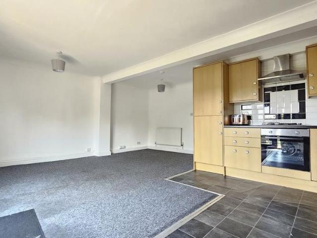 3 bedroom flat to rent