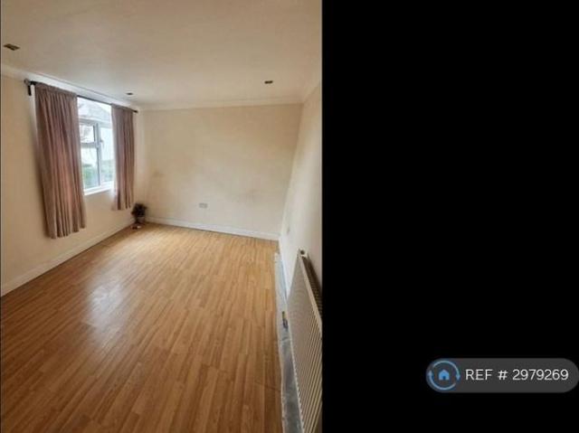 3 bedroom flat to rent