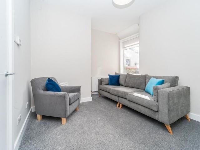 3 bedroom flat to rent