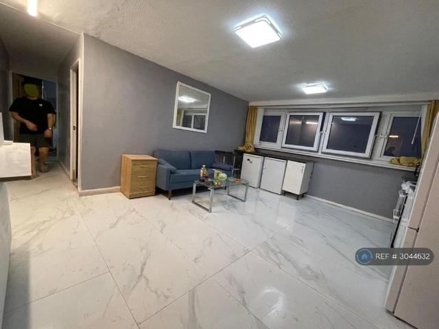 3 bedroom flat to rent