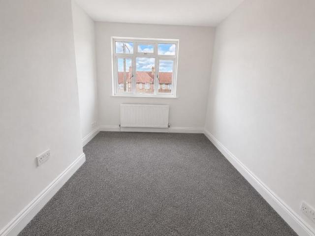 3 bedroom flat to rent