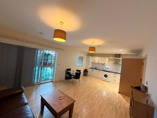 3 bedroom flat to rent
