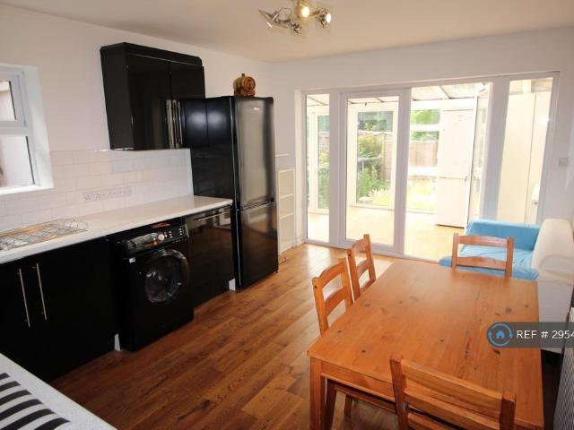 3 bedroom flat to rent