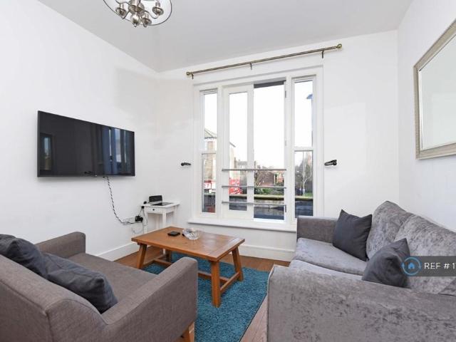 3 bedroom flat to rent