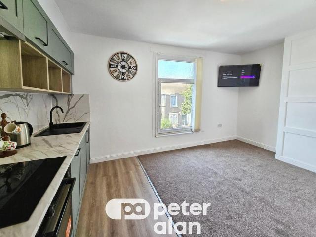 3 bedroom flat to rent