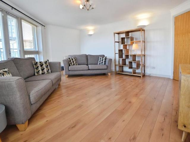 3 bedroom flat to rent