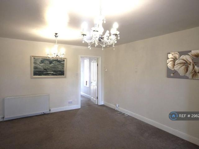 3 bedroom flat to rent
