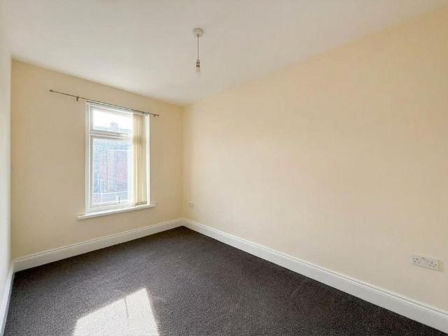 3 bedroom flat to rent