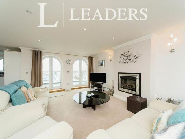 3 bedroom flat to rent