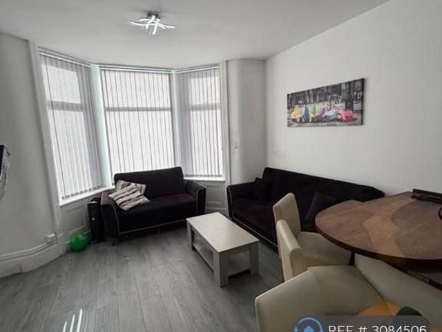 3 bedroom flat to rent