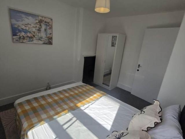 3 bedroom flat to rent