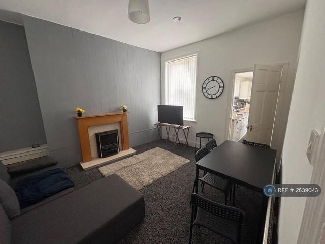 3 bedroom flat to rent