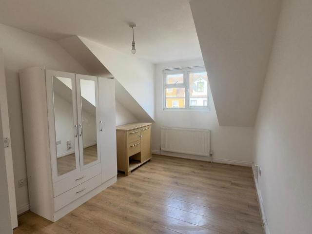 3 bedroom flat to rent