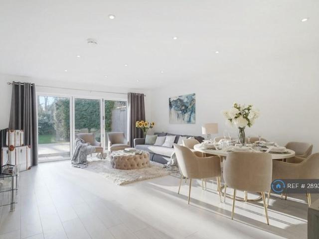 3 bedroom flat to rent