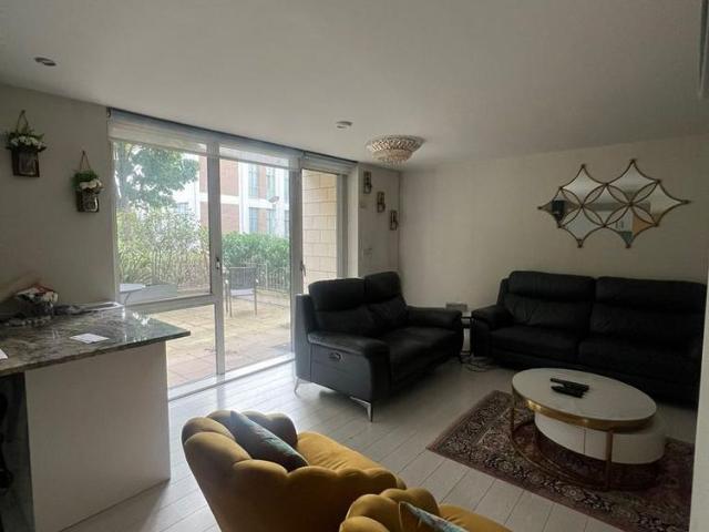 3 bedroom flat to rent