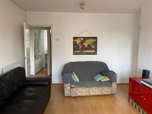 3 bedroom flat to rent