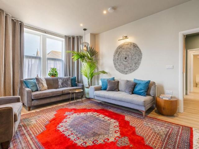 3 bedroom flat to rent