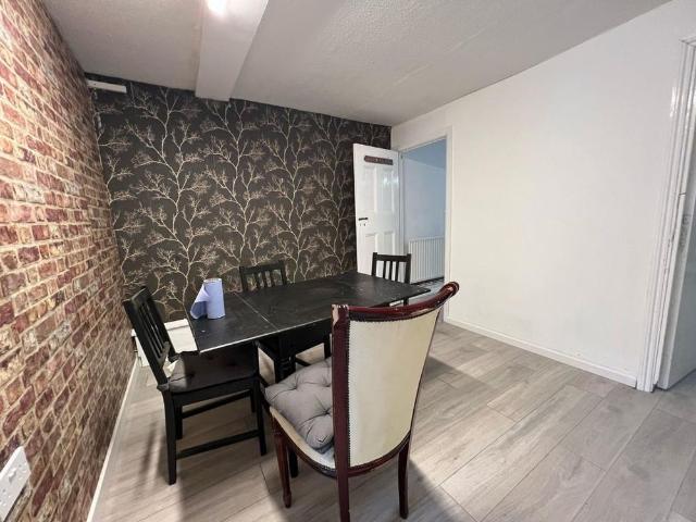 3 bedroom flat to rent