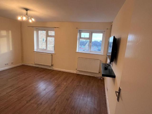 3 bedroom flat to rent