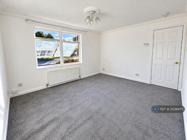 3 bedroom flat to rent