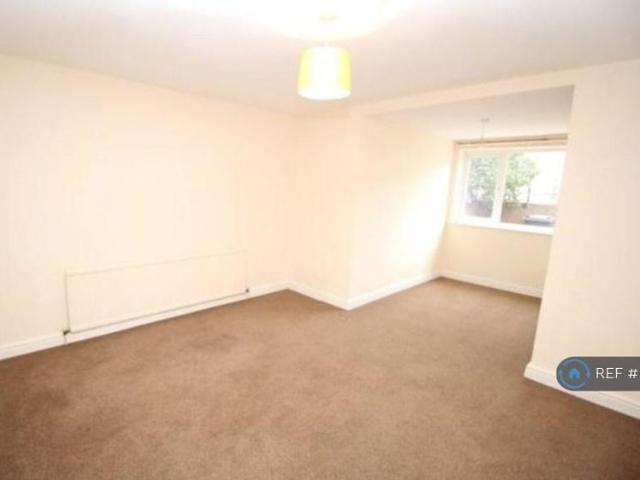 3 bedroom flat to rent