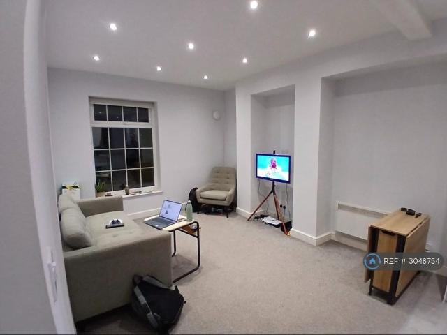 3 bedroom flat to rent