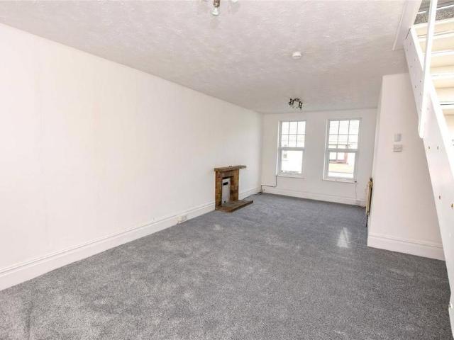 3 bedroom flat to rent