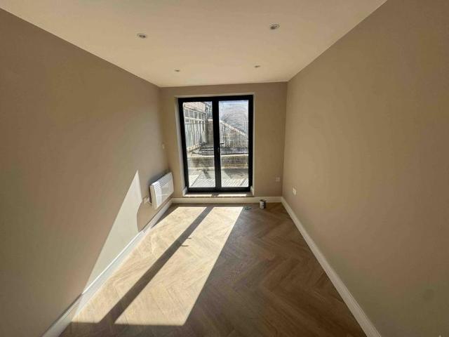 3 bedroom flat to rent