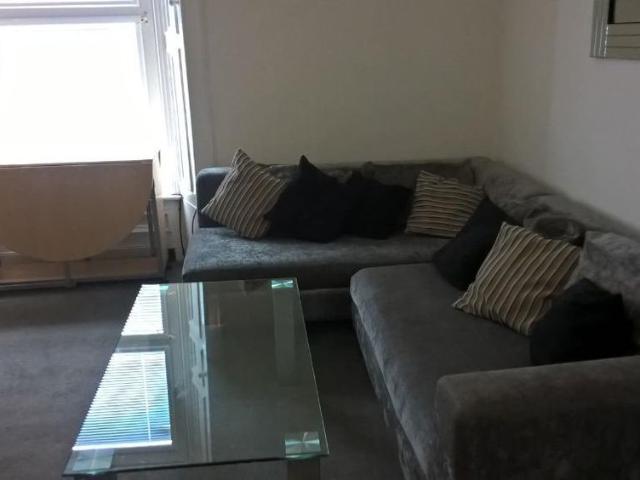 3 bedroom flat to rent