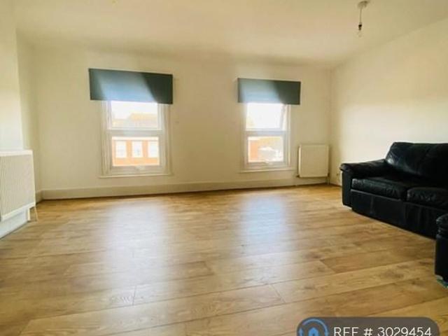 3 bedroom flat to rent