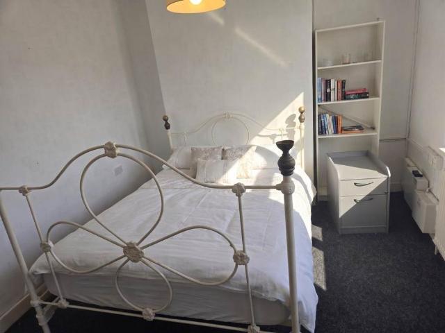 3 bedroom flat to rent