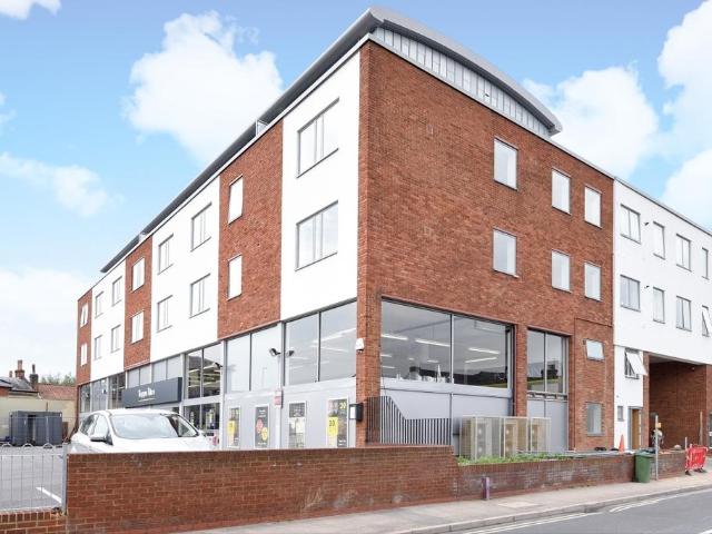 3 bedroom flat to rent