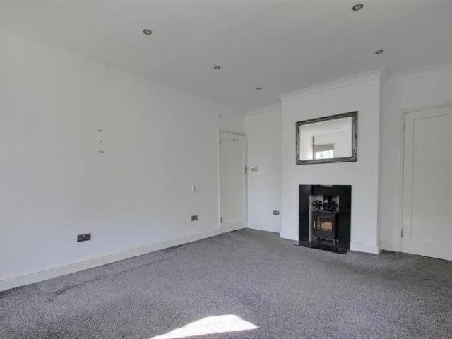 3 bedroom flat to rent
