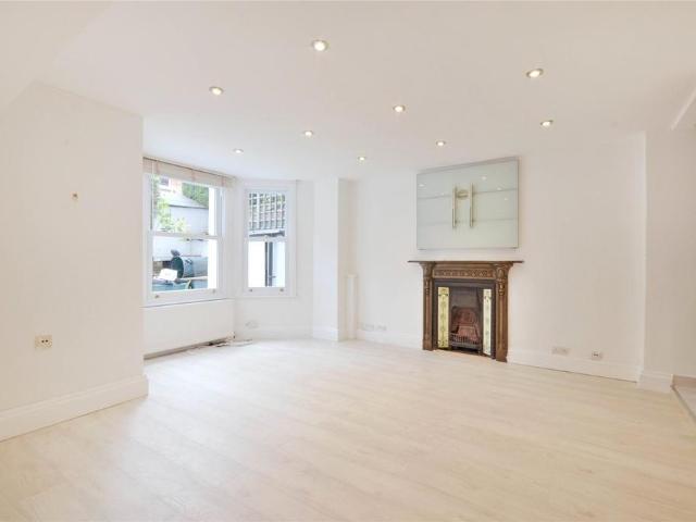 3 bedroom flat to rent