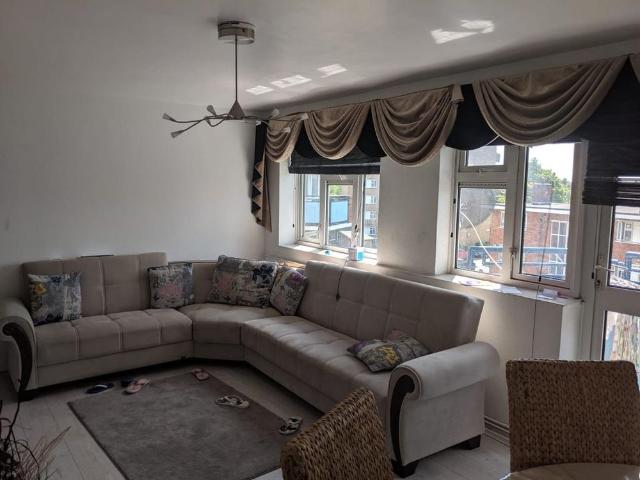 3 bedroom flat to rent