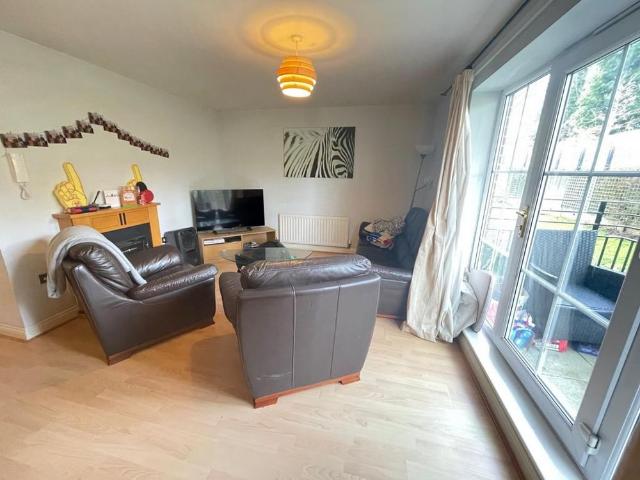3 bedroom flat to rent